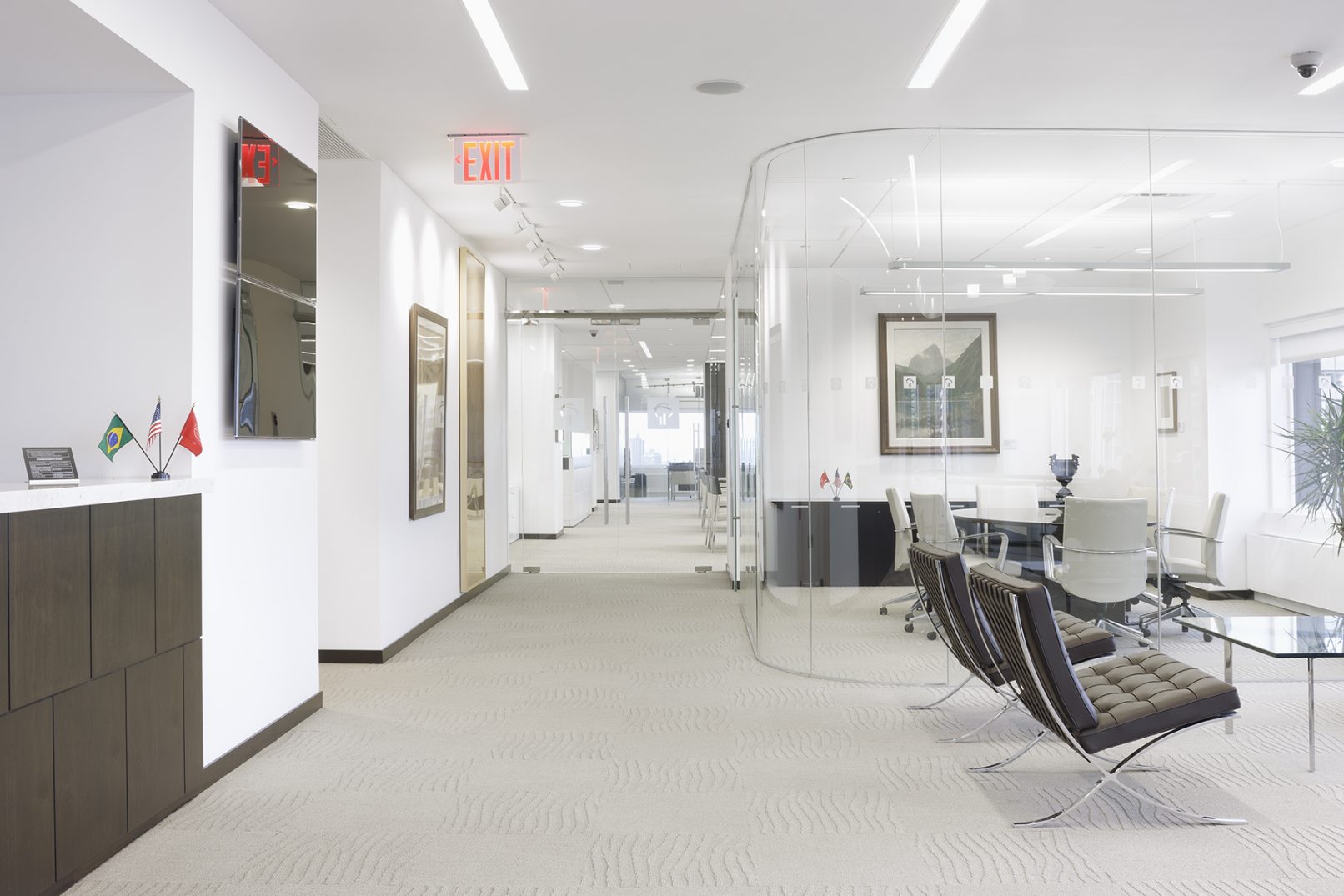 Bradesco Waiting Area With Curved Glass